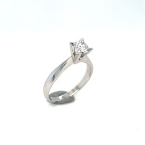 Pırlanta Tektaş Yüzük